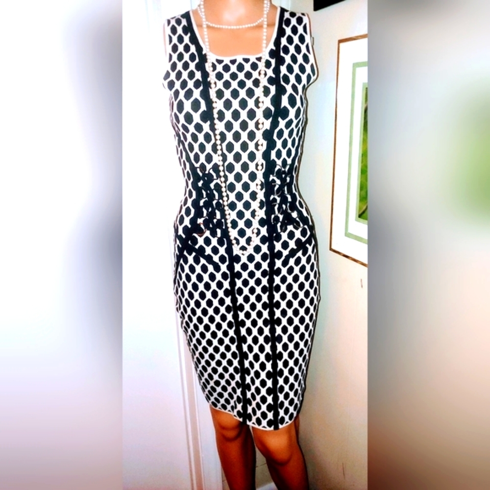 DIANE VON FURSTENBERG XS S 4 BLACK WHITE GEOMETRIC DESIGN BODYCON SHEATH DRESS